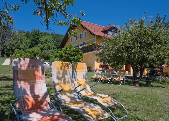 Panorama Bed & Breakfast 3*