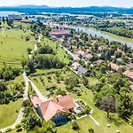 Panorama Bed & Breakfast 3*