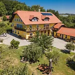 krevet i doručak Panorama 3*