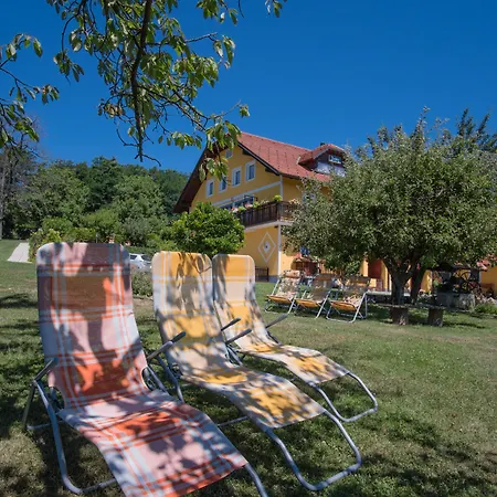Panorama Bed & Breakfast 3*