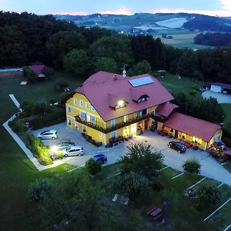 Panorama Bed & Breakfast 3*